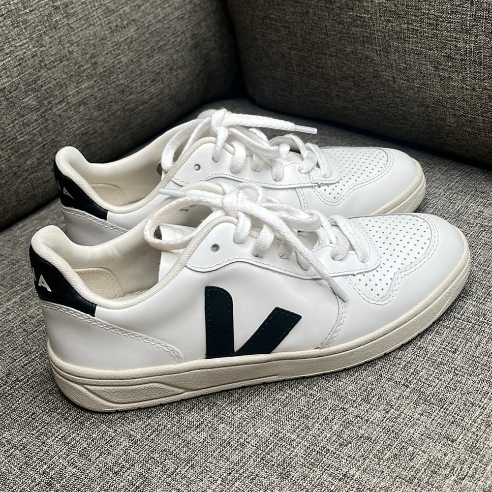 VEJA V-10 Sneakers, SIZE 6 US